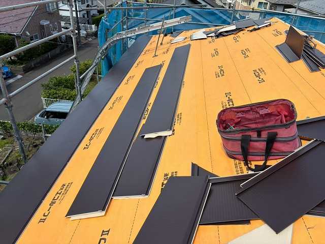 施工前の屋根材配置